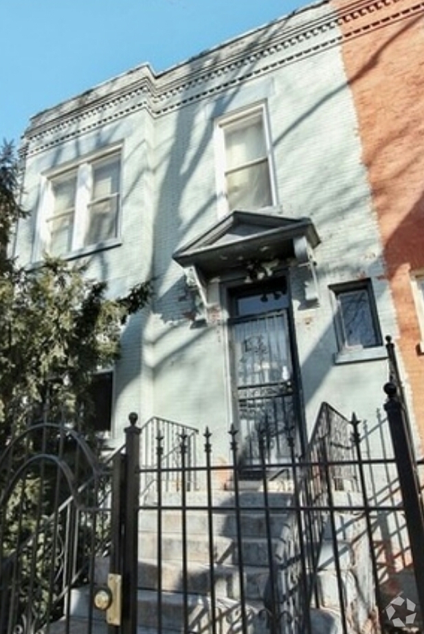 Building Photo - 4838 W Fulton St Rental