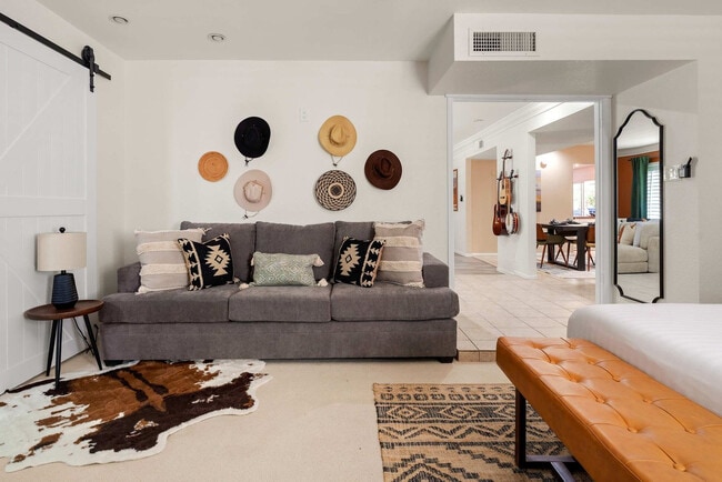 Photo - 4936 E Sharon Dr Unidad ID1038671P