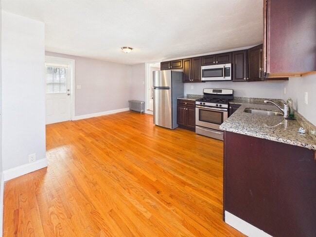 Building Photo - 1015 Hyde Park Ave Unit 2