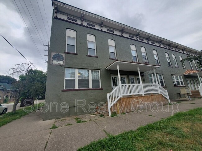 Building Photo - 508 S 5th St