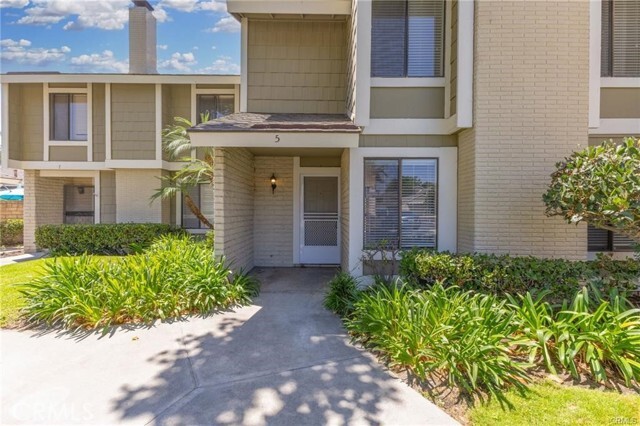 Building Photo - 5 Locust