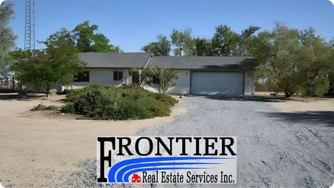 Building Photo - 3Bed, 2Bath **ON 2.5 ACRES!** Internet Paid.