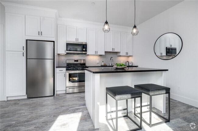 Building Photo - 32 Pulaski St Unit 1E Rental