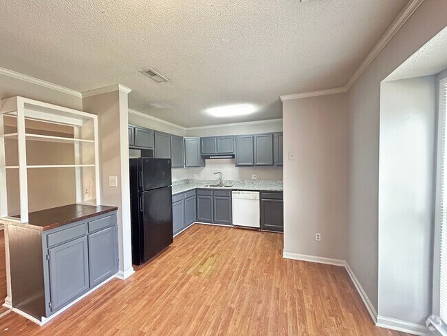 Building Photo - Brockton Dr.-4700 Unit C Rental