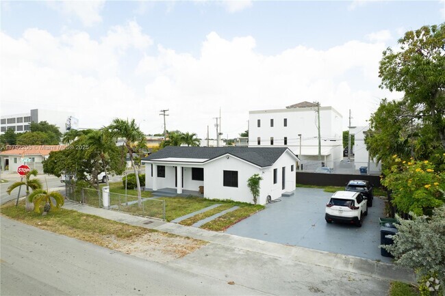 Building Photo - 6791 SW 25th St Rental