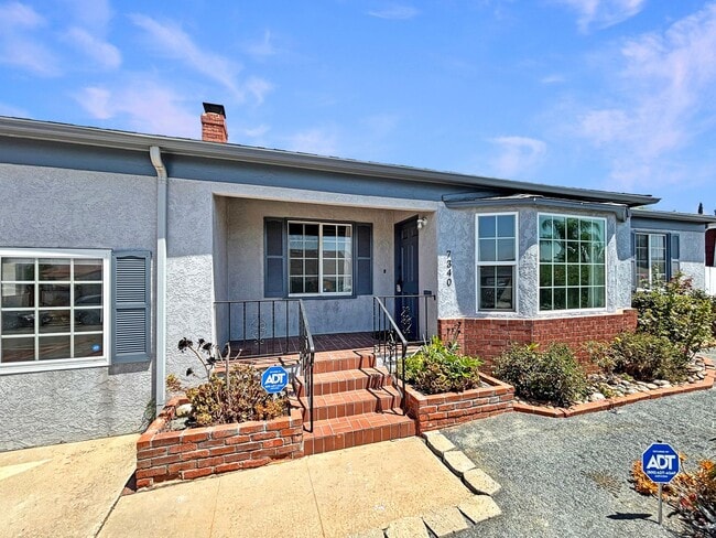 Building Photo - Charming 3BD/3BA House in La Mesa W/ Large...