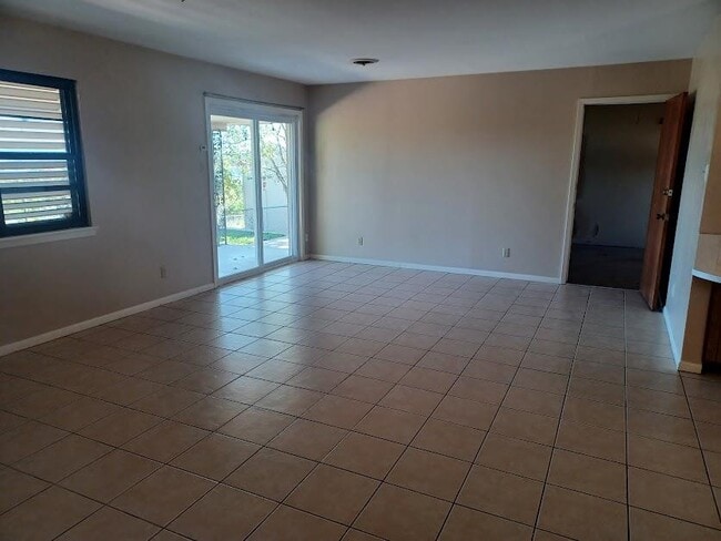 Photo - 118 Village Dr