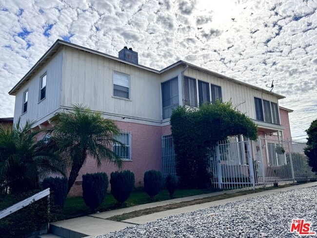 Photo - 8211 Crenshaw Dr Unit 8213 1/2