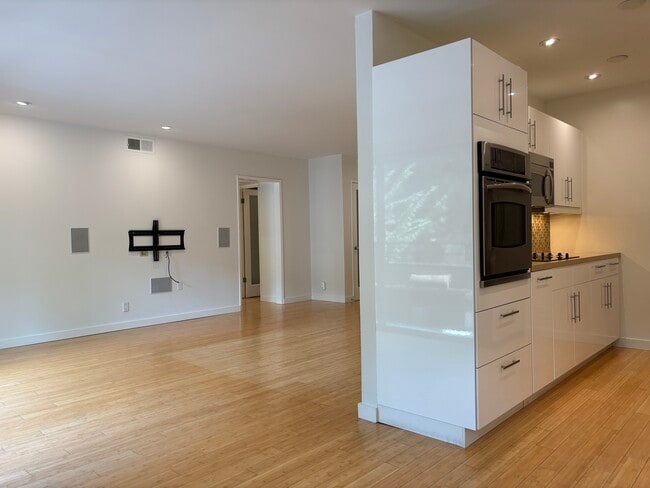 Photo - 1250 N Kings Rd Unit 301