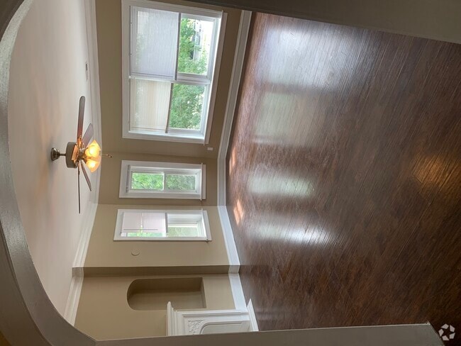 Building Photo - 7831 S Cornell Ave Rental