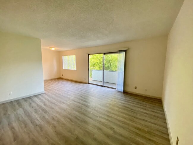 Photo - 635 El Dorado Ave