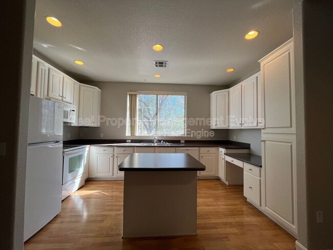 Photo - 4455 E Paradise Vlg Pkwy S Unidad 1021