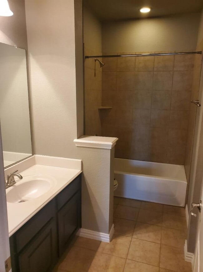 Photo - 1025 W 10th St Unit 2205