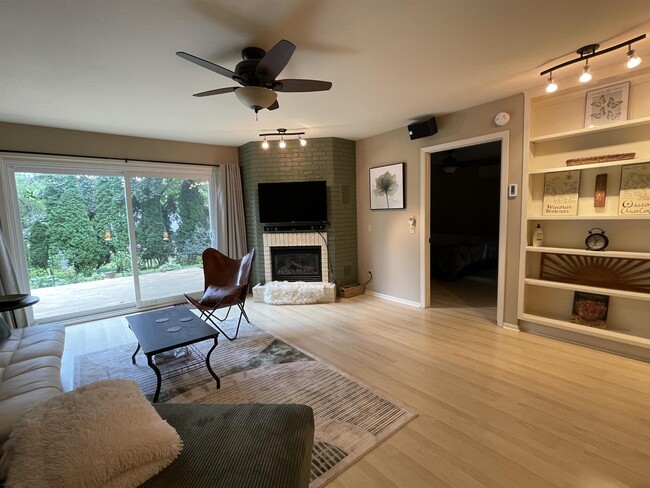 Photo - 4009 St Clair St