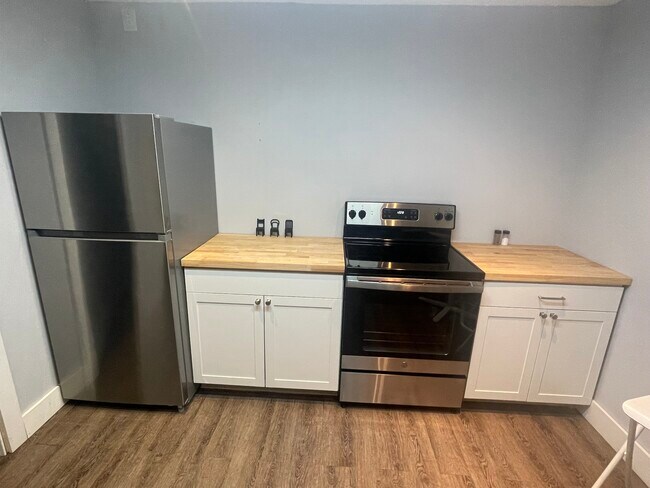 Refrigerador/estufa/cocina grande - 433 Homer Ave Unidad 433 Studio