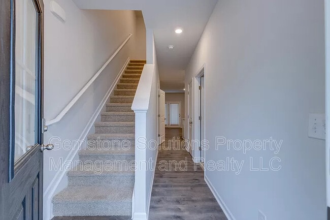 Photo - 608 Clifford Hts