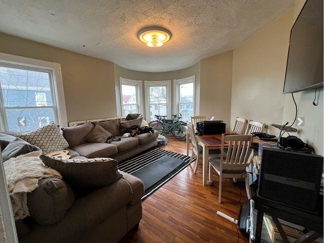 Building Photo - 64 Cedar St Unit 3 Rental