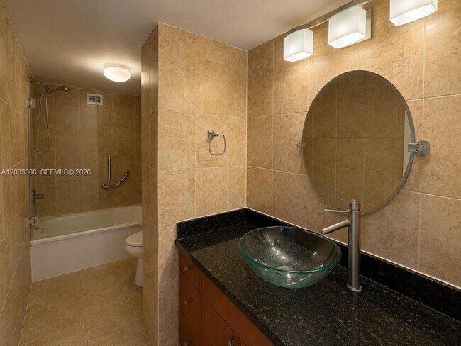 Photo - 1000 Parkview Dr Unit 415