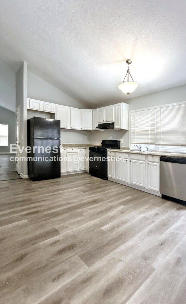 Photo - 1312 Langholm Dr