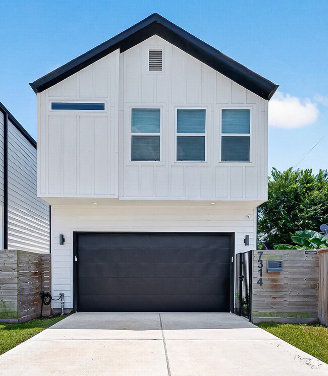 Photo - 7314 Avenue L