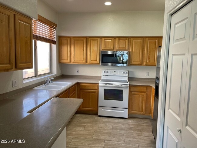 Photo - 1445 E Broadway Rd
