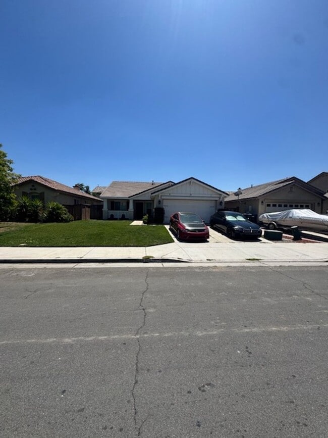 Building Photo - Beautiful Home Ready for YOU!