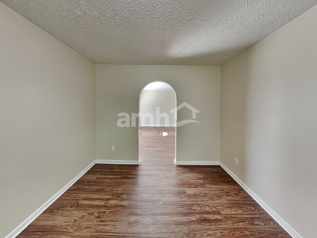 Photo - 275 Monarch Dr