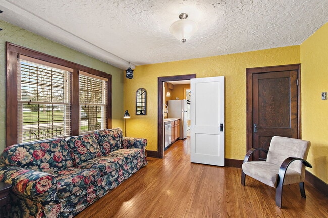 Photo - 811 Ellwood Ave