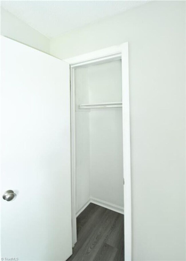 Photo - Van Buren Duplex-Zee Realty Unidad 2412 #A