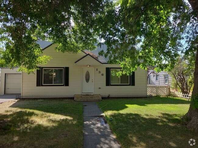 Building Photo - Ephrata House with Garage & Fenced Yard