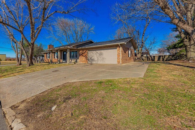 Photo - 441 Lawrence Dr