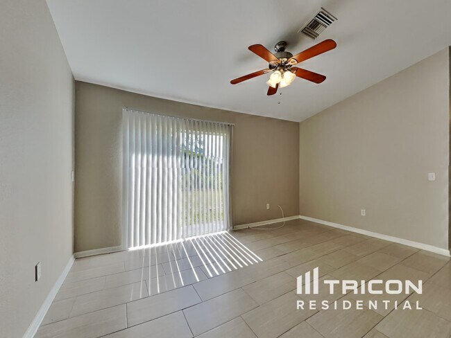 Photo - 1054 Valentine St