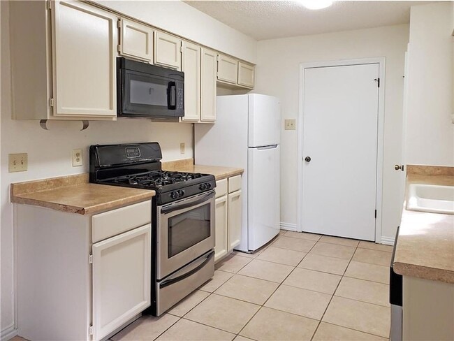 Photo - 1919 Klattenhoff Dr
