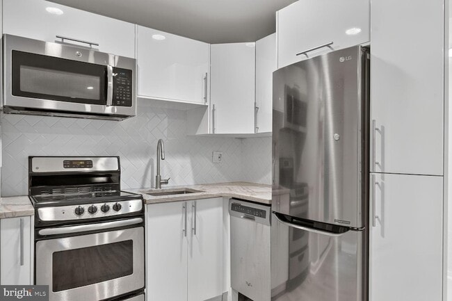 Photo - 451 M St NW