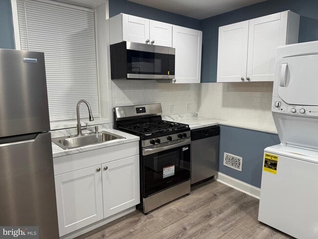 Photo - 5332 Pine St