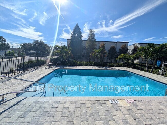 Photo - 3633 W Everett Ave