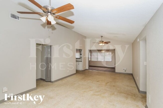 Photo - 2749 Elm Dr NE