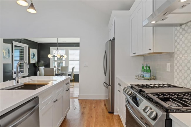 Photo - 496 Glenwood Pl SE