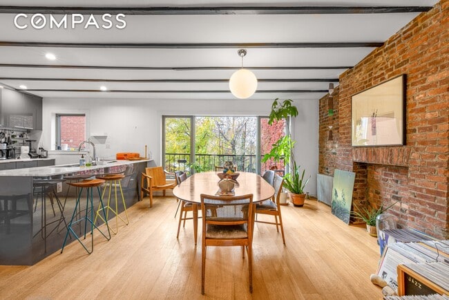 Building Photo - Charming 3 bedroom Duplex in Greenpoint. Must See