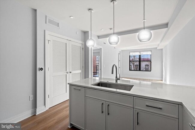 Photo - 811 N Columbus St Unit 302