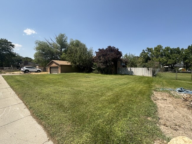 Photo - 1222 W Shields Ln