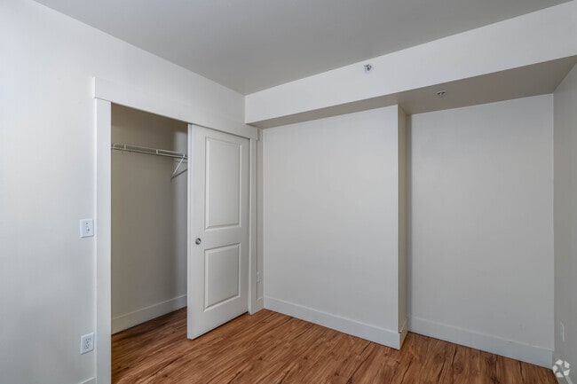 1BR, 1BA - 620SF - Bedroom