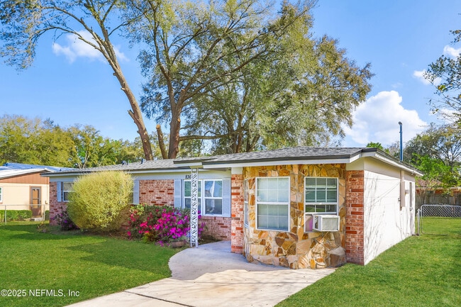 Photo - 8360 Red Holly Ln