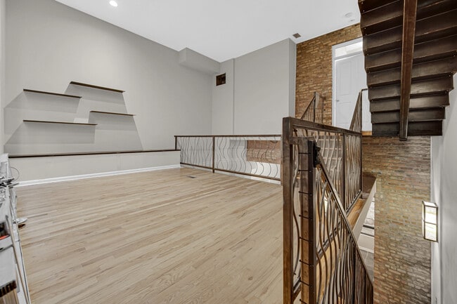 Photo - 1424 W Grand Ave Unit 2