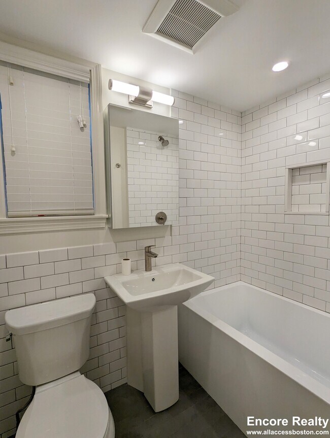 Photo - 550 Franklin St