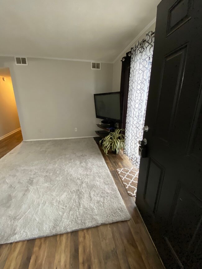 Building Photo - 950 Forestbrook Rd Unit A2