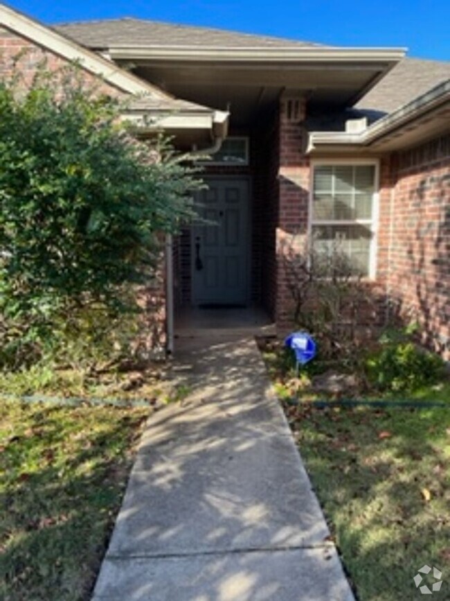 Building Photo - Beautiful Home