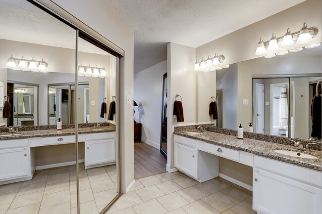 Photo - 6819 Yardley Dr