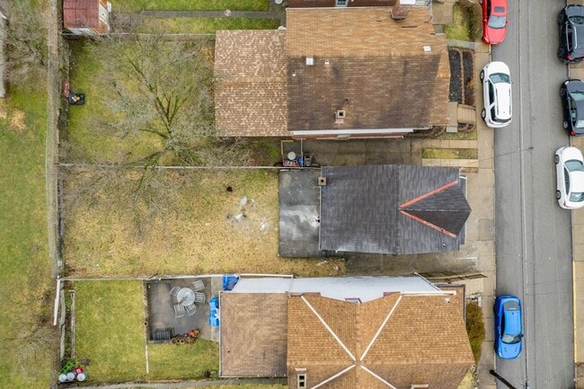 Photo - SCORE 50% OFF 1ST MONTH'S RENT IF SIGNED BY DEC 12! Newly renovated 2 bedroom home in Carrick ava...