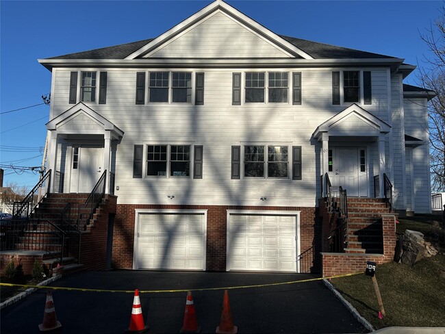 Photo - 61 Adelphi Ave Townhome